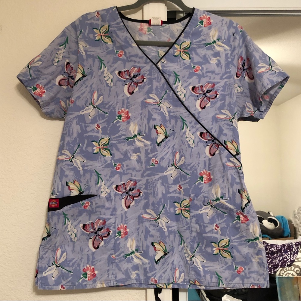 Dickies Lavender Butterfly Scrub Top. Medium.